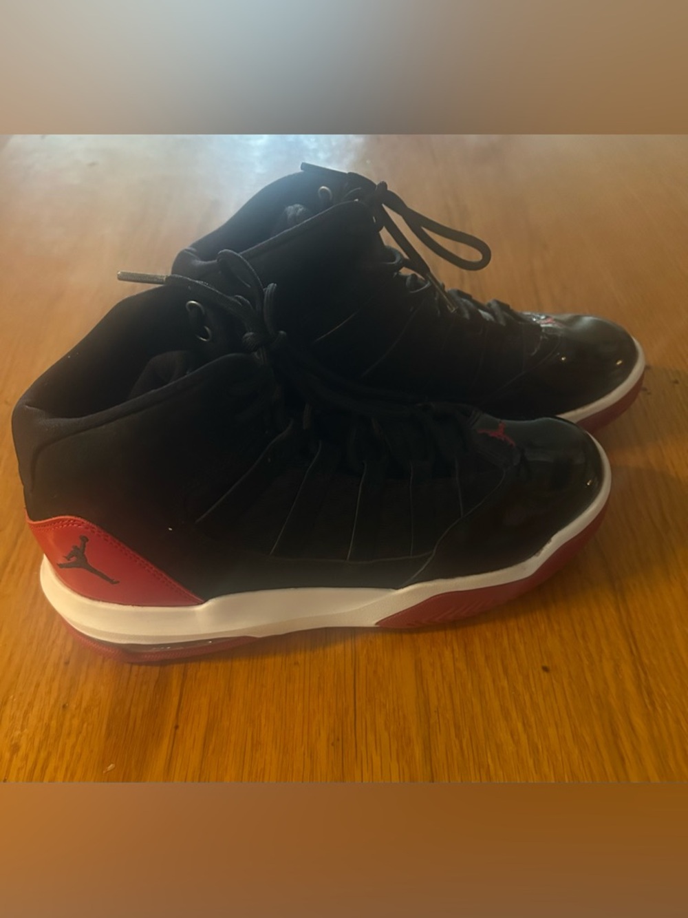 Jordan Max Aura Red & Black Size 6Y